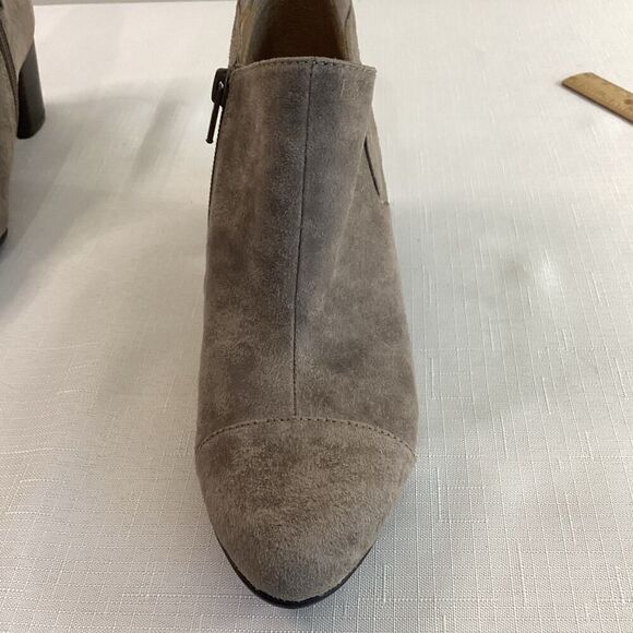 Naturalizer Tan Faux Suede Booties Size 6 - Picture 6 of 15